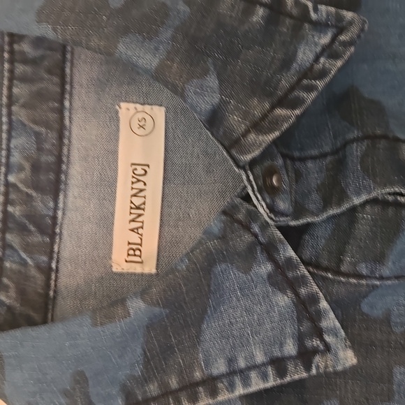 BlankNYC Blue Camouflage Denim Button Up Shirt Size XS - Picture 2 of 6